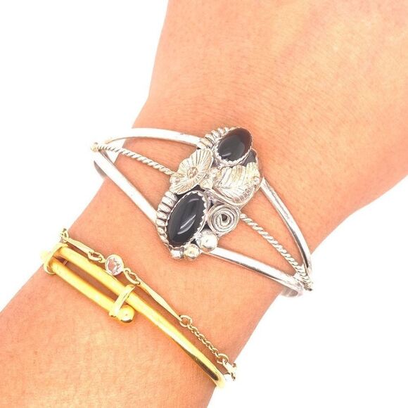 Sterling Onyx Cuff and Pendant Set - Picture 7 of 8